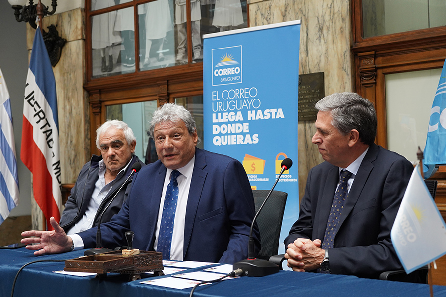 Alberto Kesman haciendo uso de la palabra